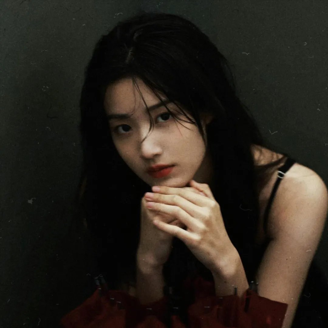 她爱